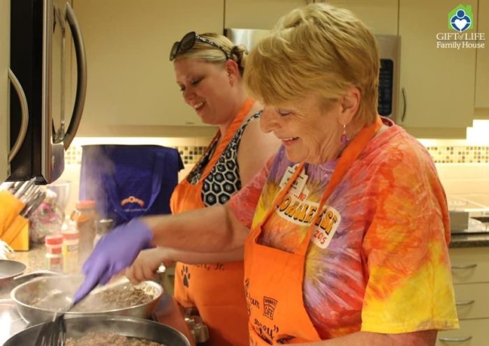 Home Cook Heroes groups provide meals for patients and their families staying at Gift of Life Family House.