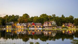 A row of 19th-century boathouses line the Schuylkill River just west of the Philadelphia Museum of Art. After dark, twinkling lights outline the structuresÕ roofs, windows and doors, reflecting on the water and inspiring passersby, including drivers along I-76 West, the Schuylkill Expressway.